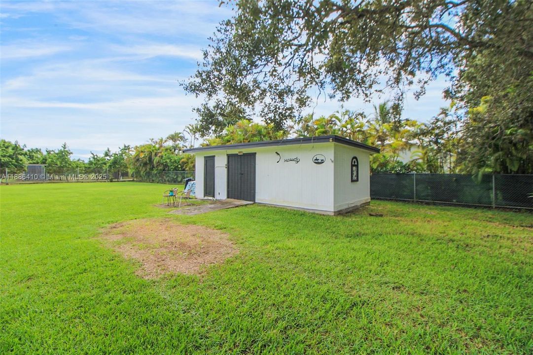 Недавно продано: $775,000 (3 спален, 2 ванн, 1540 Квадратных фут)