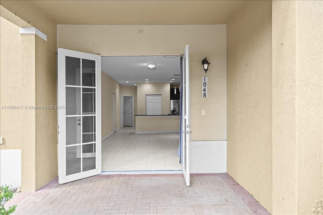 Active With Contract: $2,800 (3 beds, 3 baths, 1315 Square Feet)