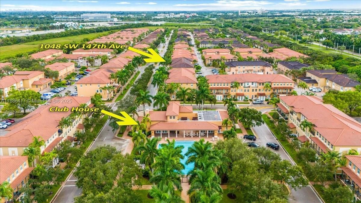 Active With Contract: $2,800 (3 beds, 3 baths, 1315 Square Feet)