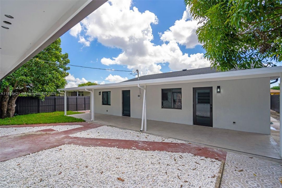 Active With Contract: $790,000 (5 beds, 3 baths, 2226 Square Feet)