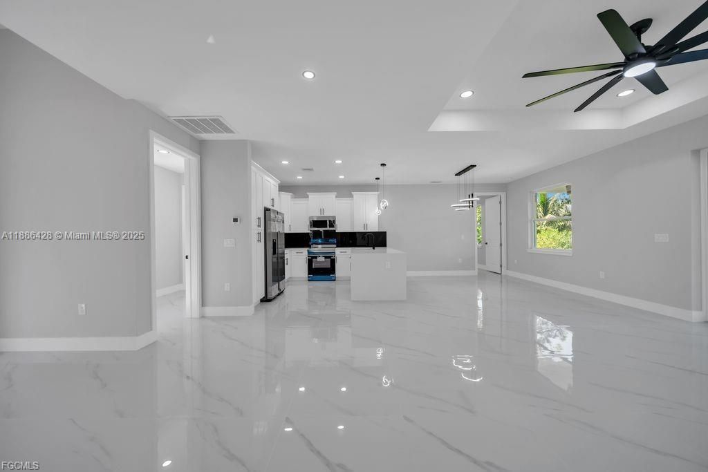 Active With Contract: $329,900 (3 beds, 2 baths, 1536 Square Feet)