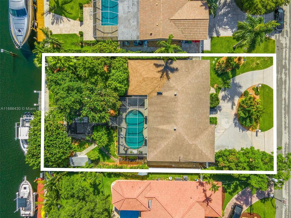 В аренду: $10,500 (3 спален, 2 ванн, 2520 Квадратных фут)