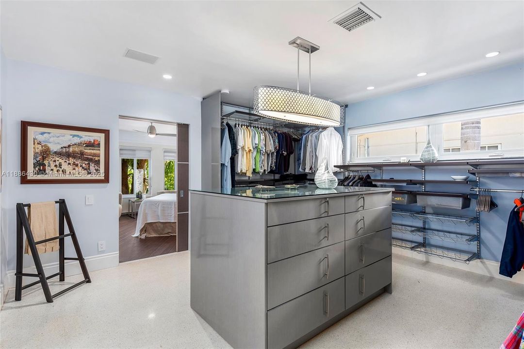 В аренду: $10,500 (3 спален, 2 ванн, 2520 Квадратных фут)