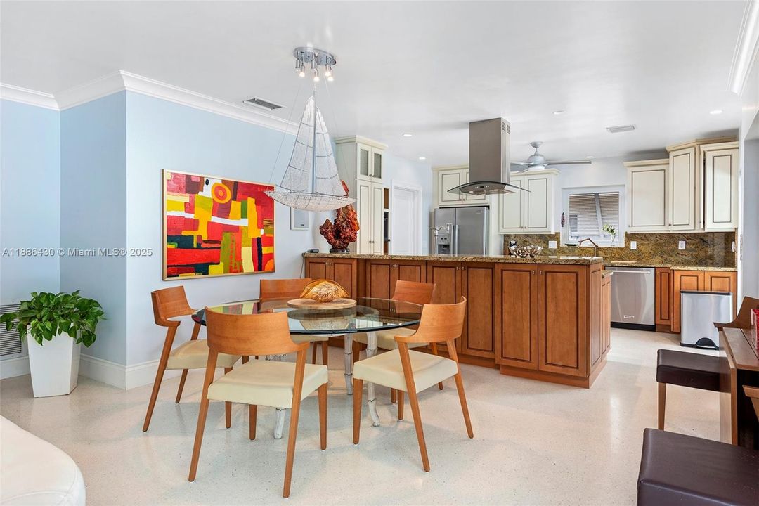 В аренду: $10,500 (3 спален, 2 ванн, 2520 Квадратных фут)