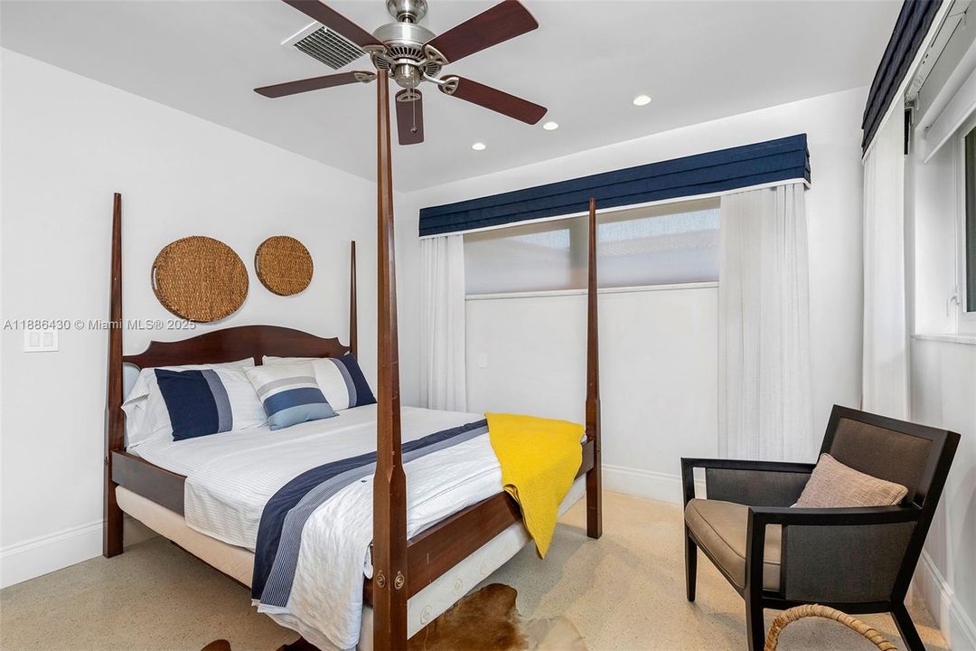 В аренду: $10,500 (3 спален, 2 ванн, 2520 Квадратных фут)