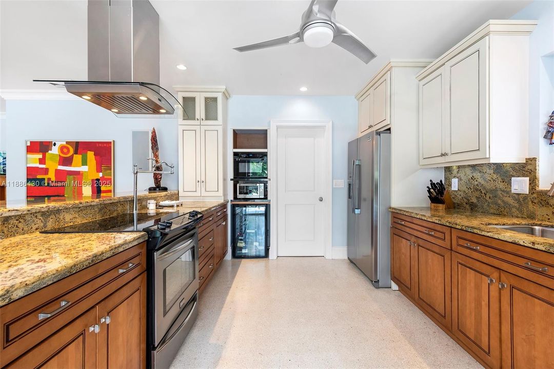 В аренду: $10,500 (3 спален, 2 ванн, 2520 Квадратных фут)