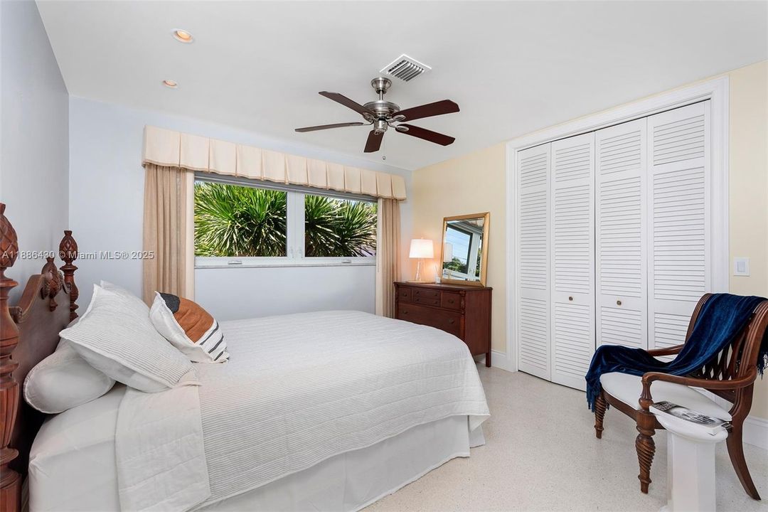 В аренду: $10,500 (3 спален, 2 ванн, 2520 Квадратных фут)