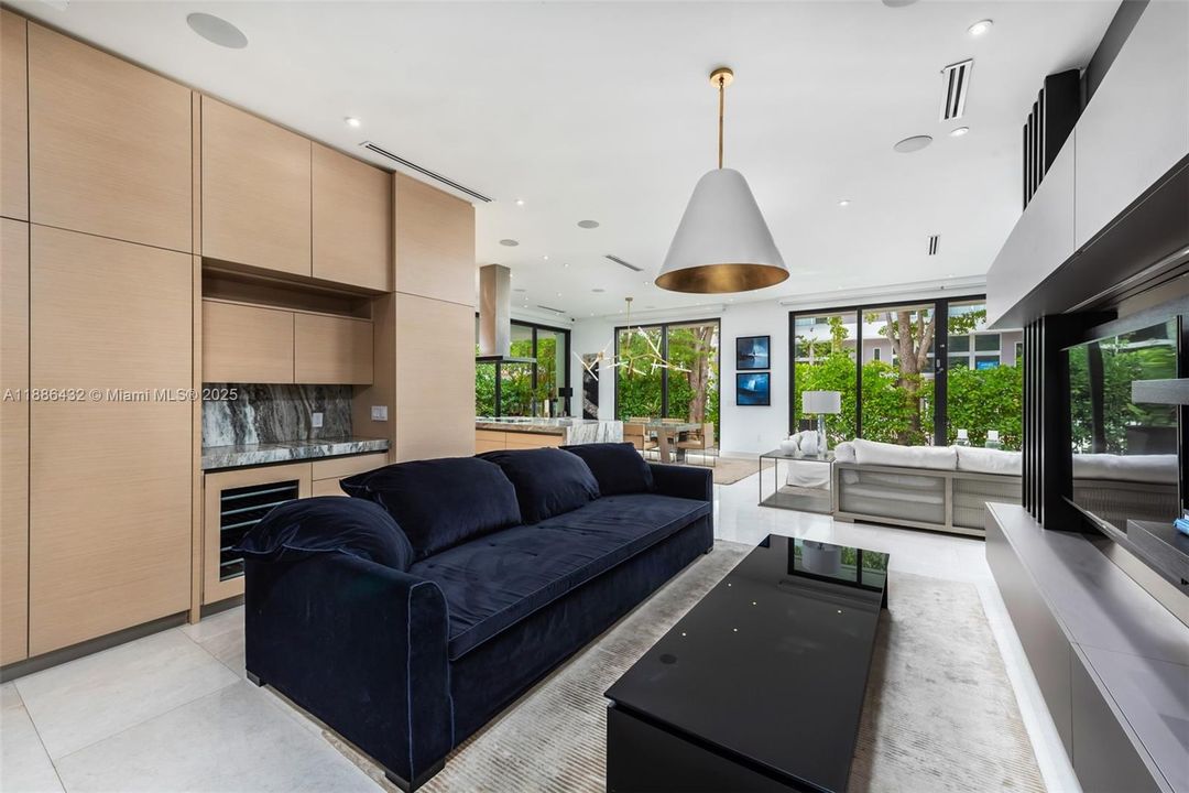 В аренду: $22,500 (5 спален, 3 ванн, 2248 Квадратных фут)