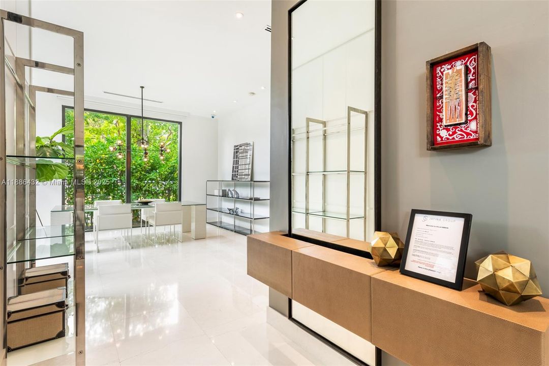 В аренду: $22,500 (5 спален, 3 ванн, 2248 Квадратных фут)