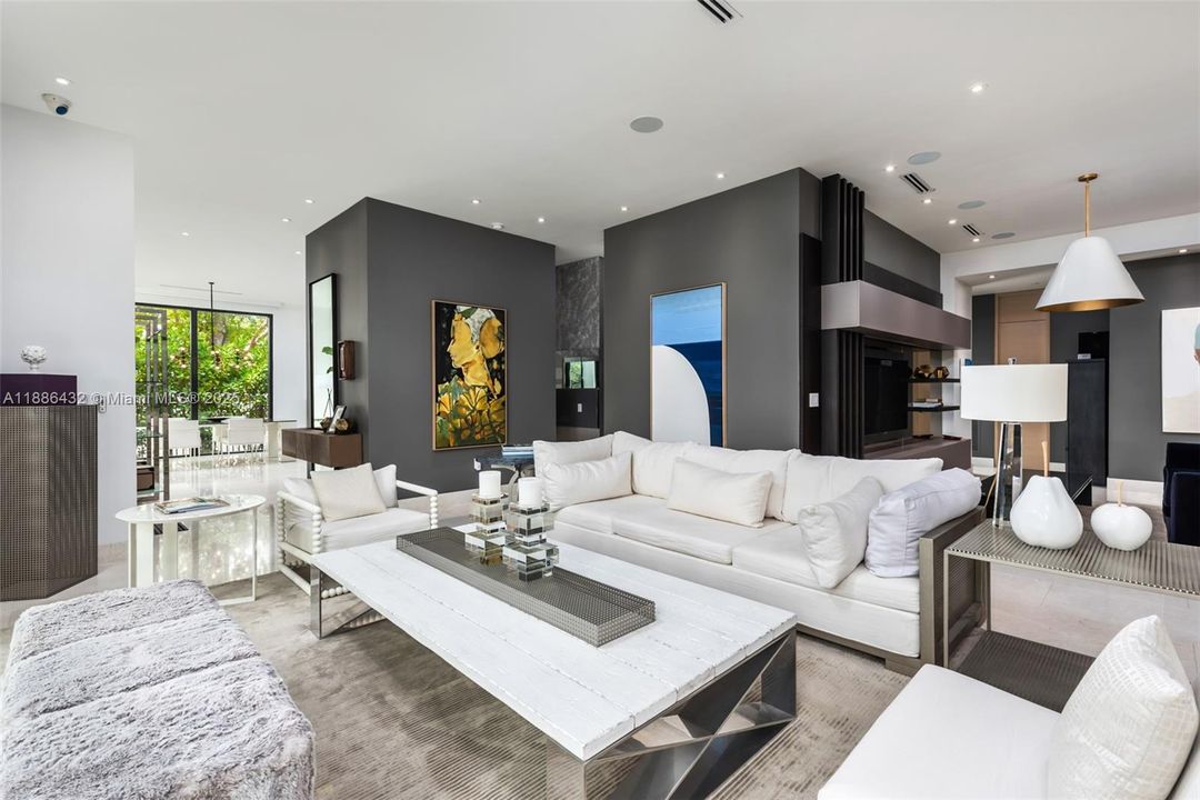 В аренду: $22,500 (5 спален, 3 ванн, 2248 Квадратных фут)