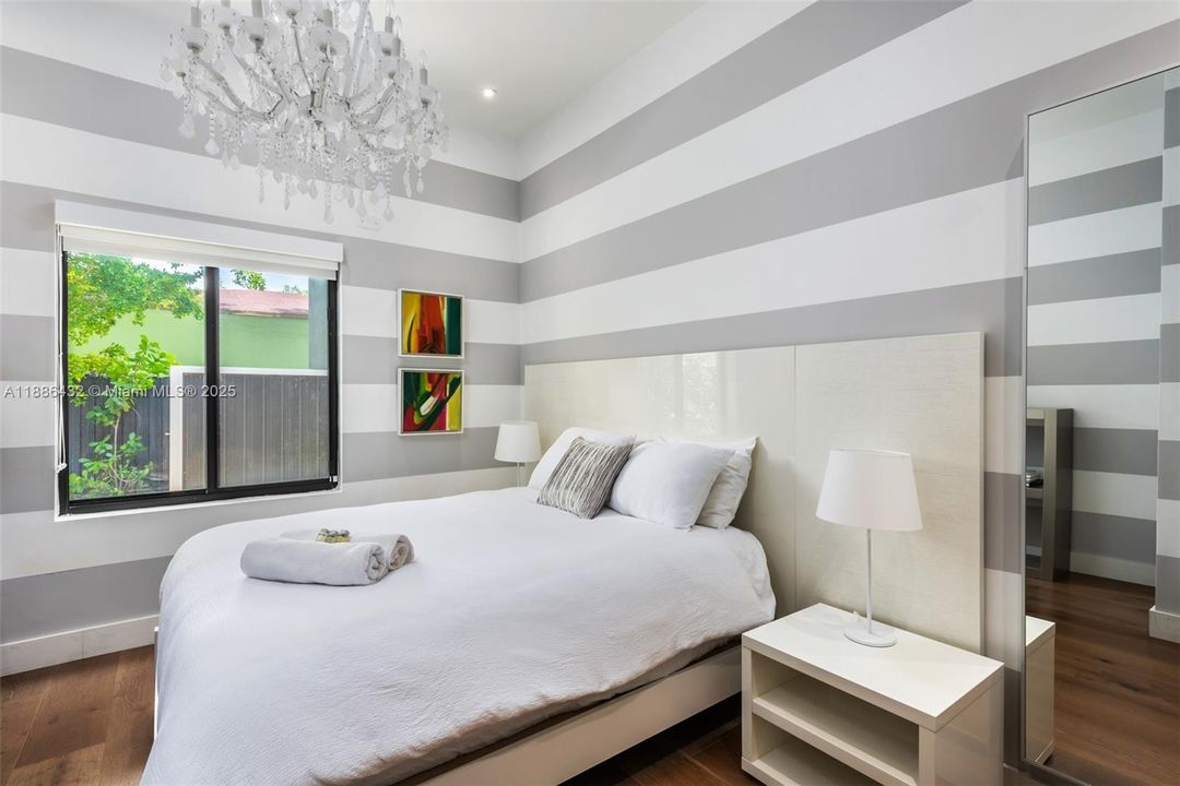 В аренду: $22,500 (5 спален, 3 ванн, 2248 Квадратных фут)