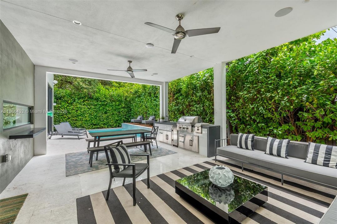 В аренду: $22,500 (5 спален, 3 ванн, 2248 Квадратных фут)