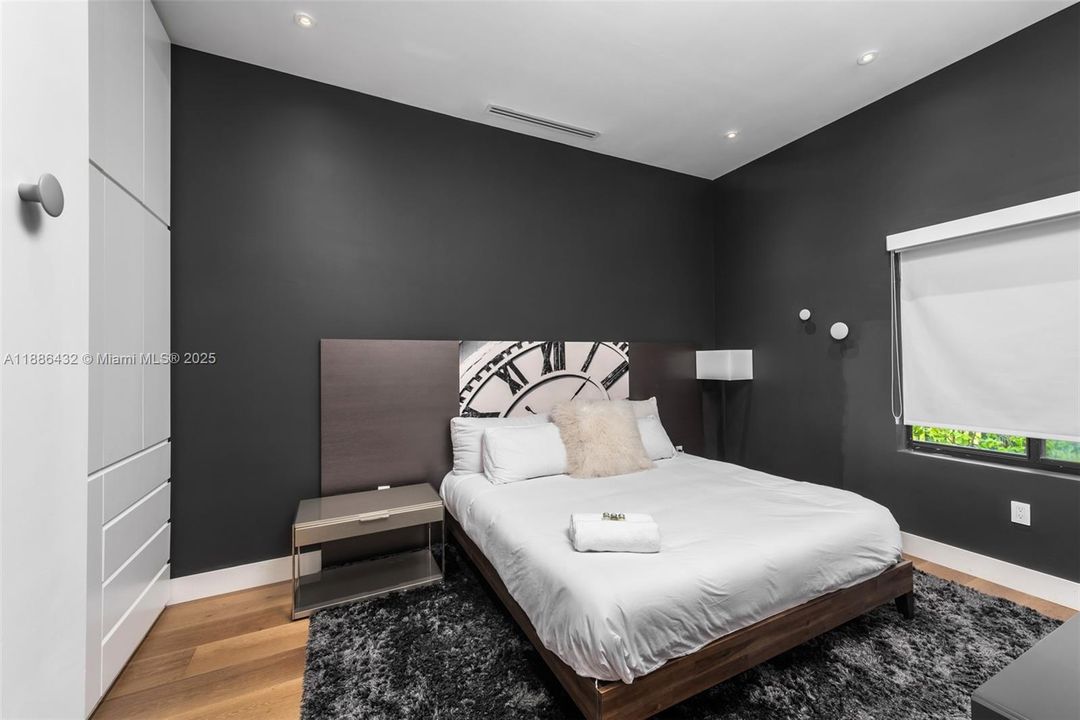 В аренду: $22,500 (5 спален, 3 ванн, 2248 Квадратных фут)