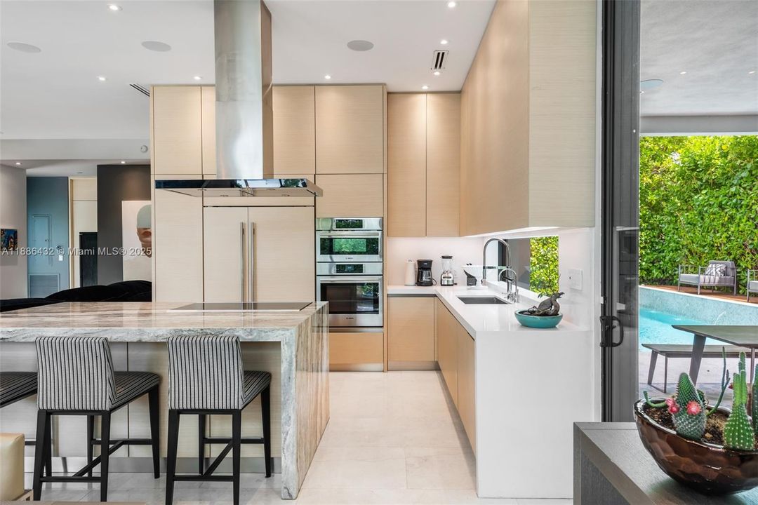 В аренду: $22,500 (5 спален, 3 ванн, 2248 Квадратных фут)