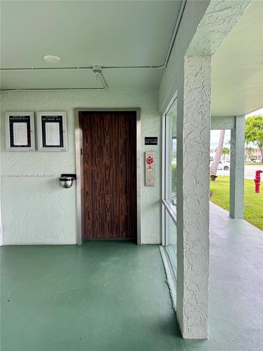 待售: $95,000 (1 贝兹, 1 浴室, 702 平方英尺)