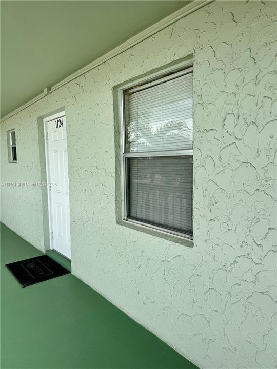 待售: $95,000 (1 贝兹, 1 浴室, 702 平方英尺)