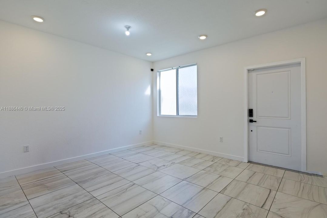 For Sale: $359,999 (3 beds, 2 baths, 1302 Square Feet)