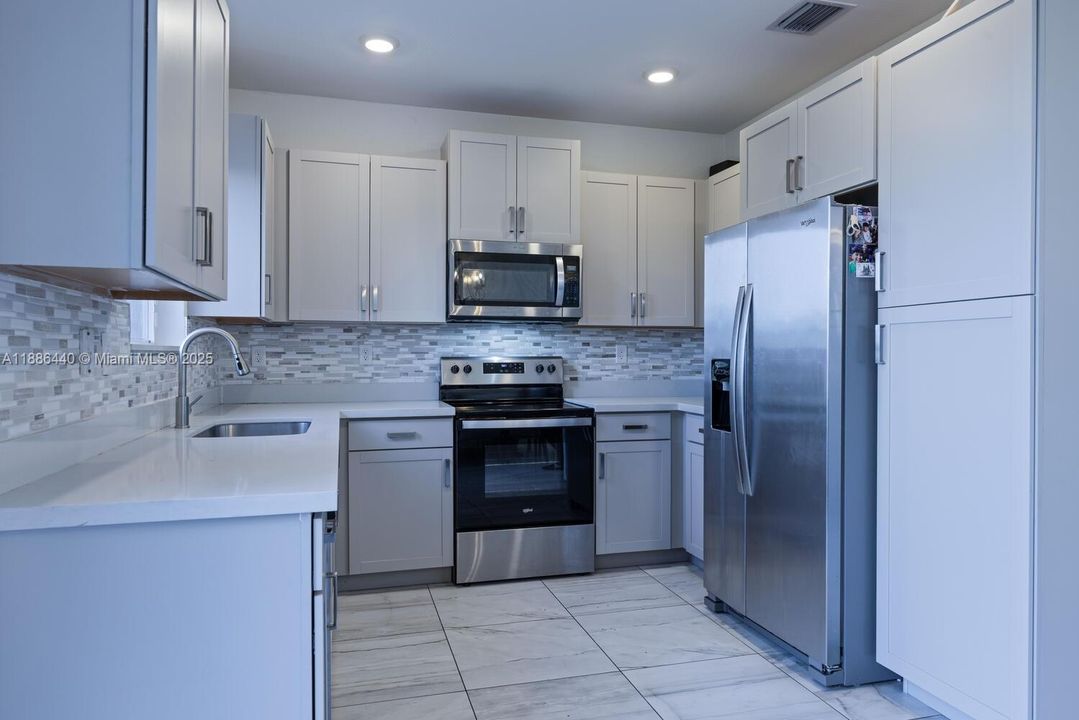 For Sale: $359,999 (3 beds, 2 baths, 1302 Square Feet)