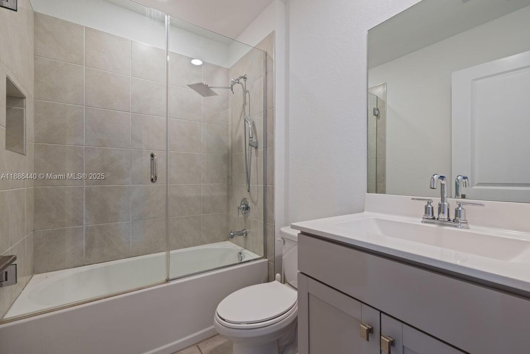 For Sale: $359,999 (3 beds, 2 baths, 1302 Square Feet)