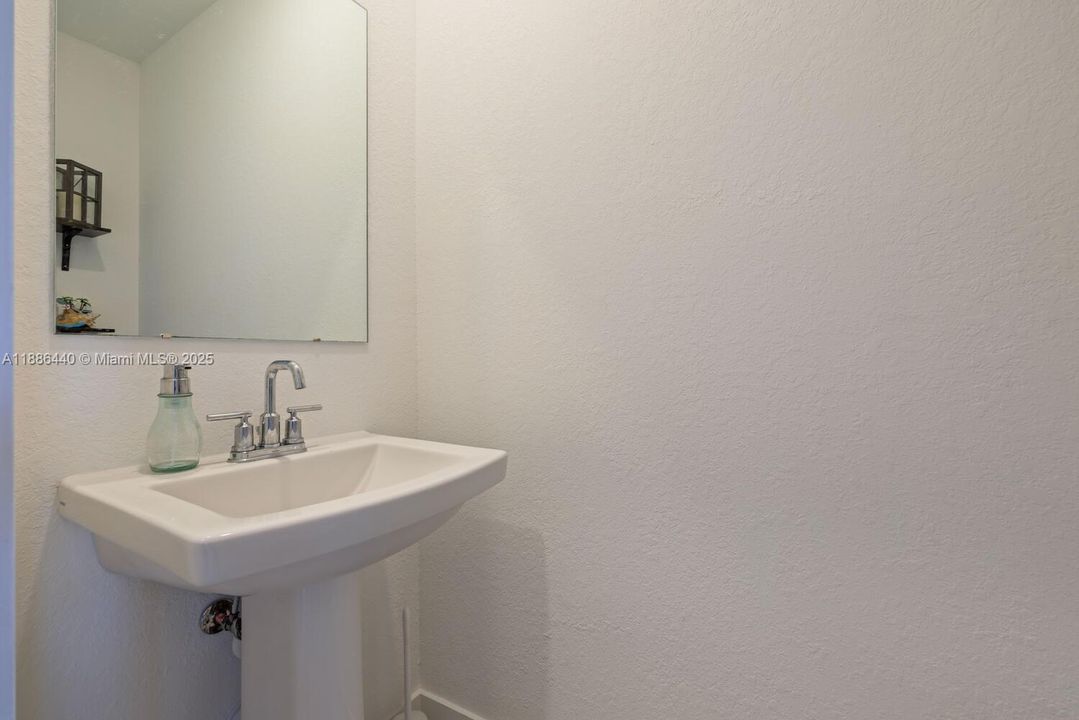 For Sale: $359,999 (3 beds, 2 baths, 1302 Square Feet)