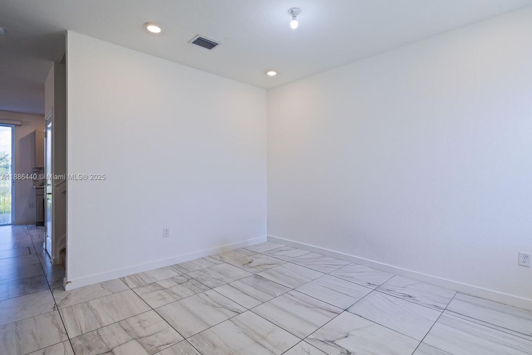 For Sale: $359,999 (3 beds, 2 baths, 1302 Square Feet)