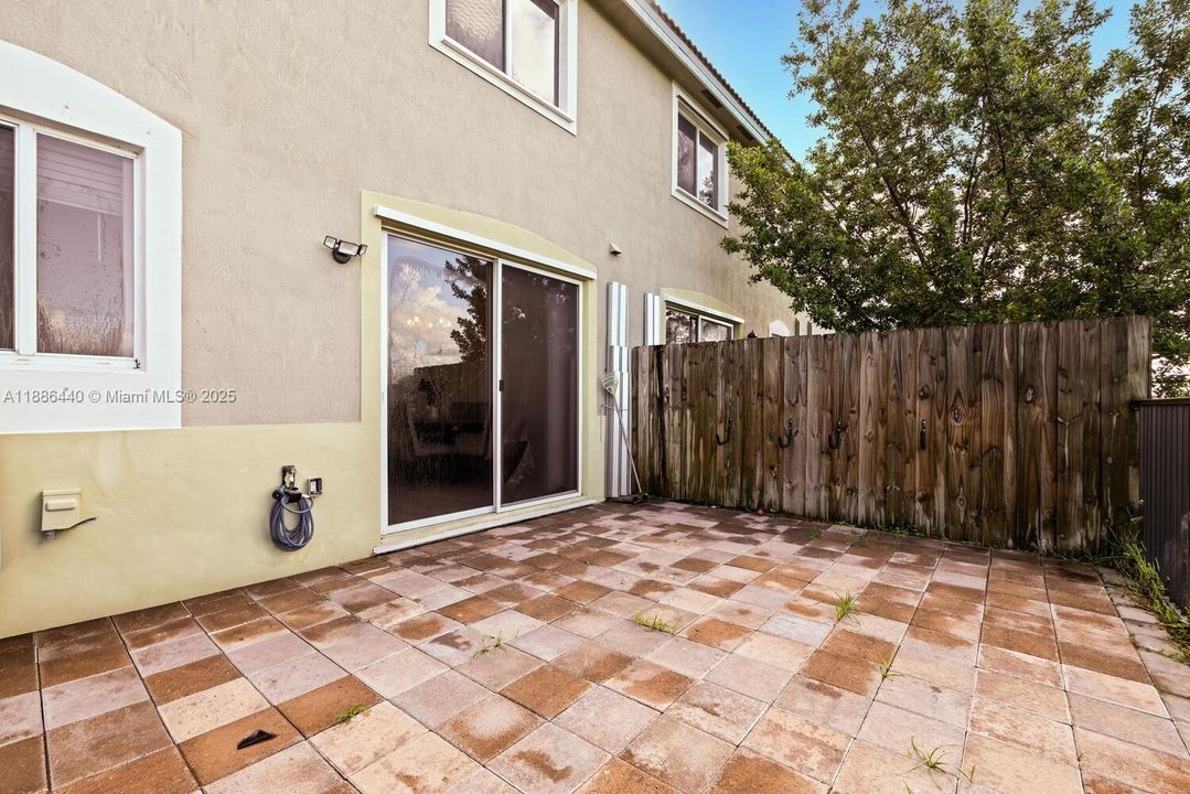 For Sale: $359,999 (3 beds, 2 baths, 1302 Square Feet)