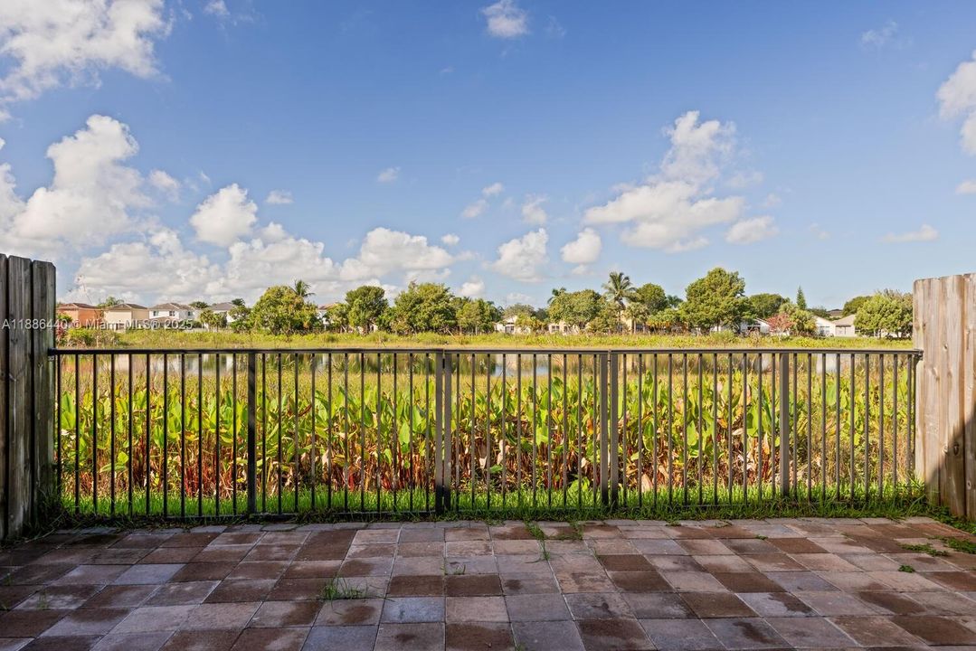 For Sale: $359,999 (3 beds, 2 baths, 1302 Square Feet)