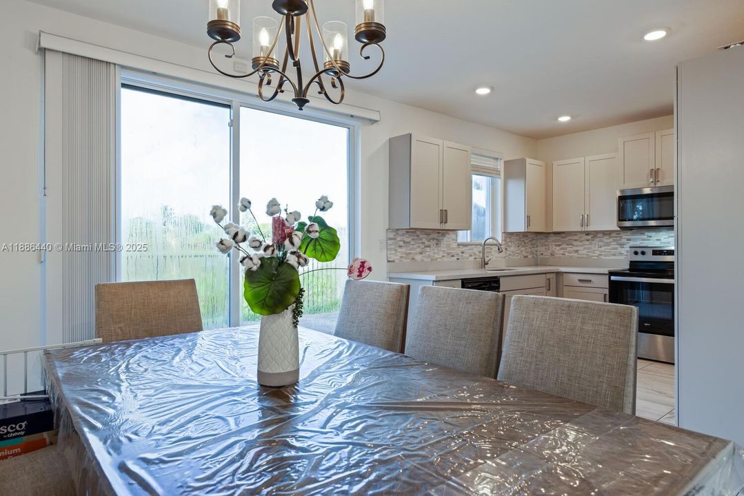 For Sale: $359,999 (3 beds, 2 baths, 1302 Square Feet)