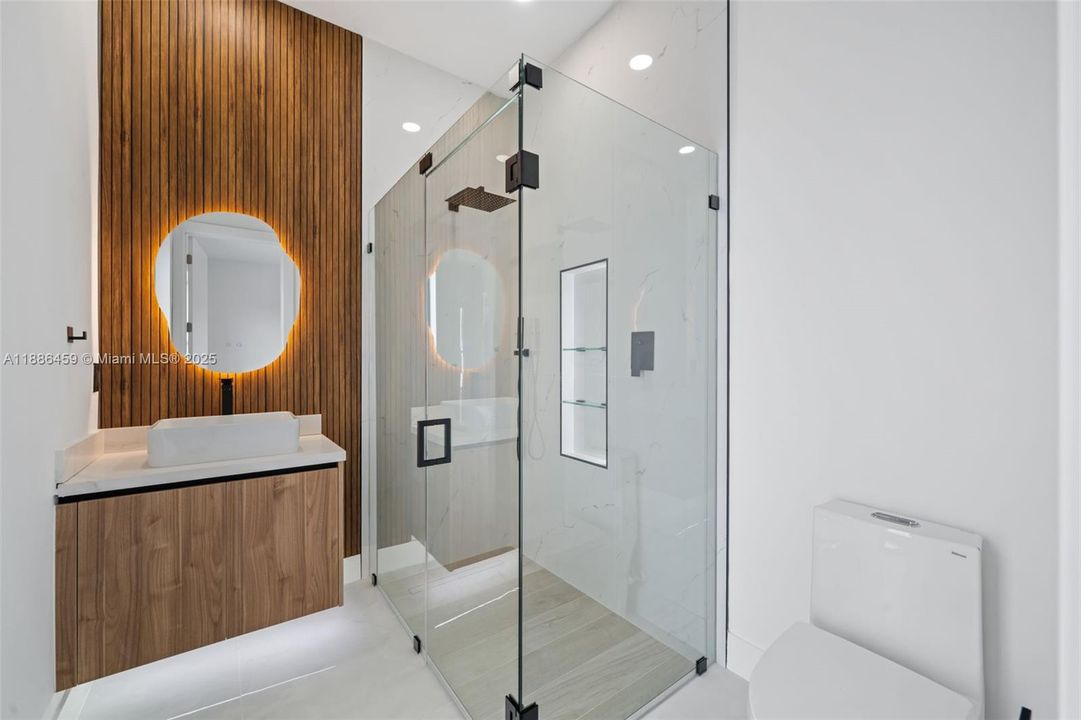 合同活跃: $537,000 (4 贝兹, 3 浴室, 0 平方英尺)