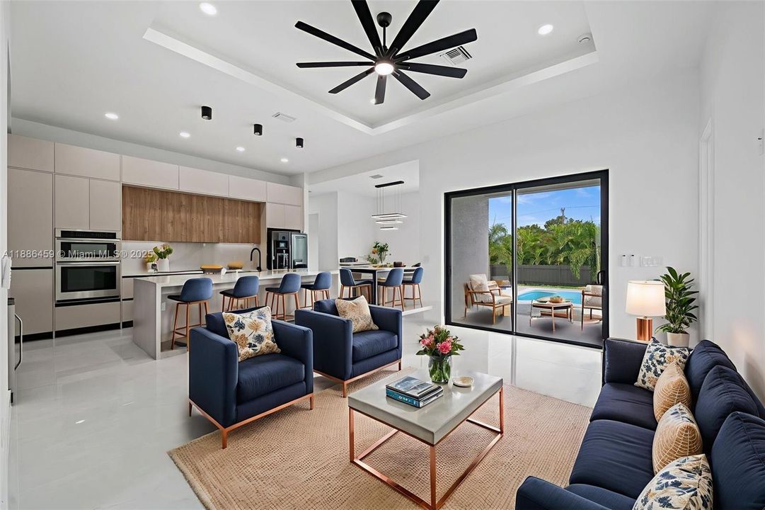 合同活跃: $537,000 (4 贝兹, 3 浴室, 0 平方英尺)