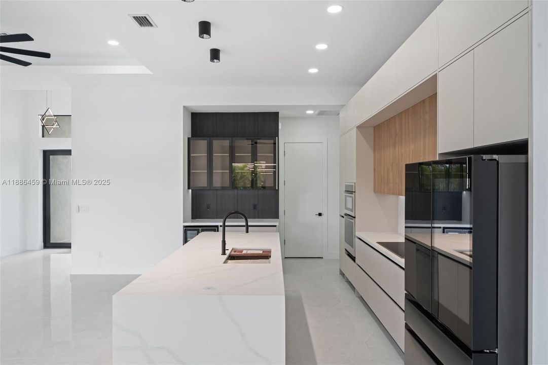 合同活跃: $537,000 (4 贝兹, 3 浴室, 0 平方英尺)