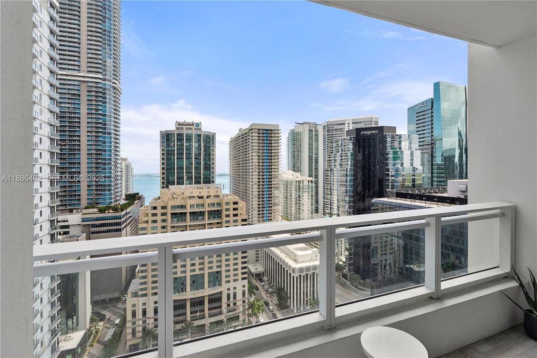 For Sale: $665,000 (1 beds, 1 baths, 906 Square Feet)