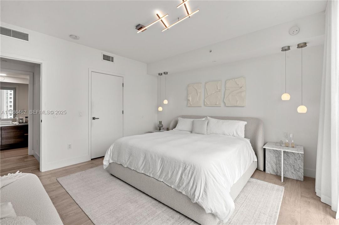For Sale: $665,000 (1 beds, 1 baths, 906 Square Feet)