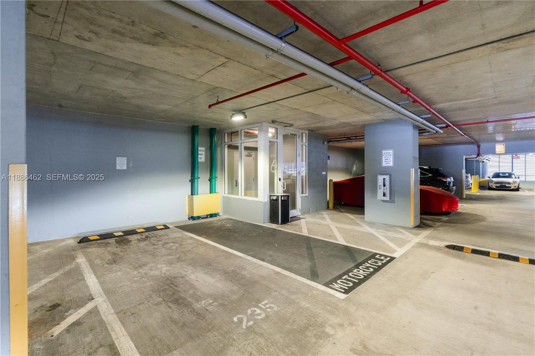 For Sale: $665,000 (1 beds, 1 baths, 906 Square Feet)