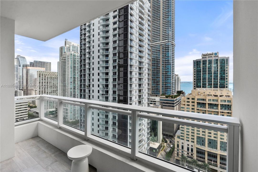 For Sale: $665,000 (1 beds, 1 baths, 906 Square Feet)
