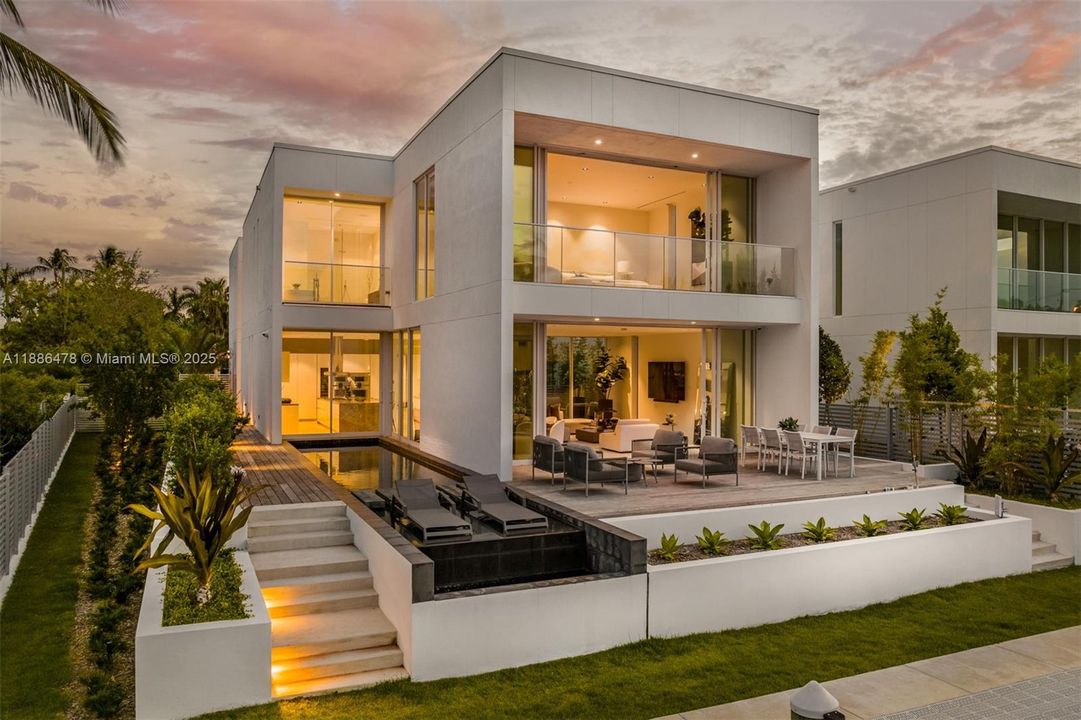 For Sale: $9,995,000 (4 beds, 4 baths, 5154 Square Feet)