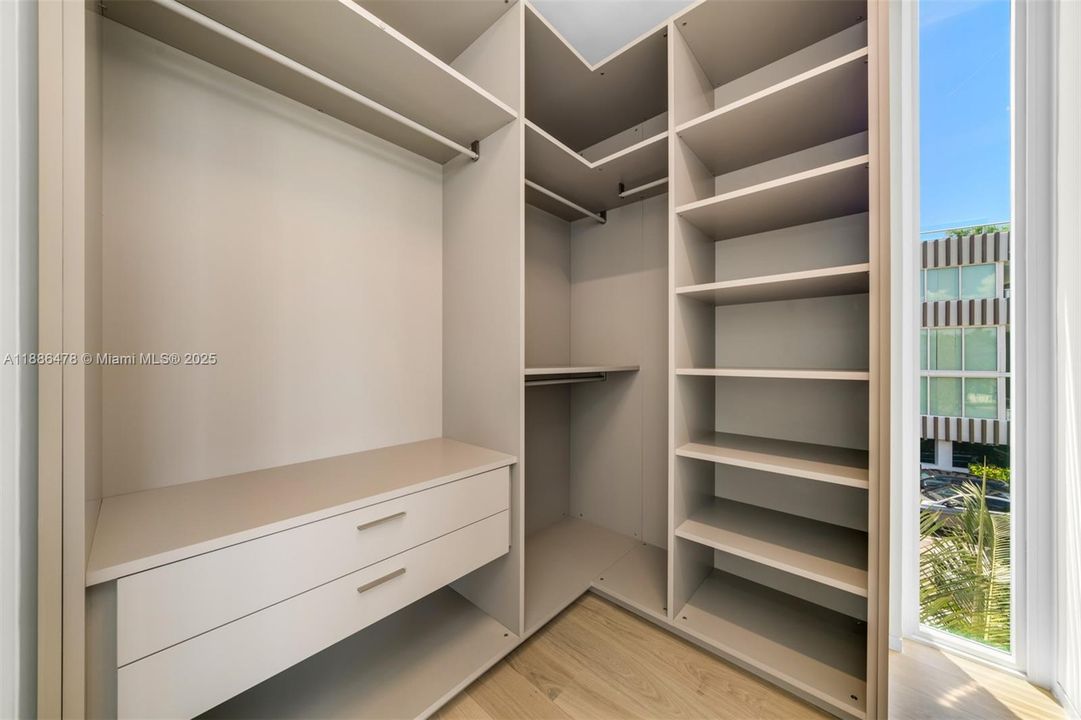 For Sale: $9,995,000 (4 beds, 4 baths, 5154 Square Feet)