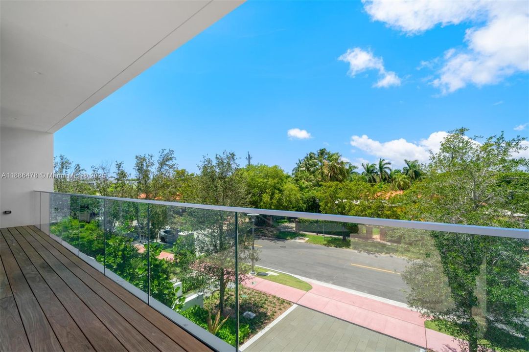 For Sale: $9,995,000 (4 beds, 4 baths, 5154 Square Feet)