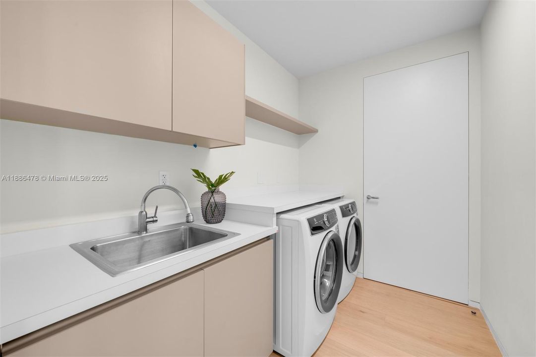 For Sale: $9,995,000 (4 beds, 4 baths, 5154 Square Feet)