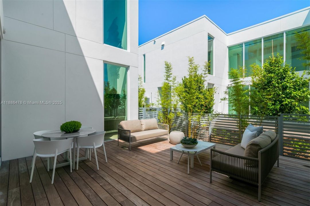 For Sale: $9,995,000 (4 beds, 4 baths, 5154 Square Feet)