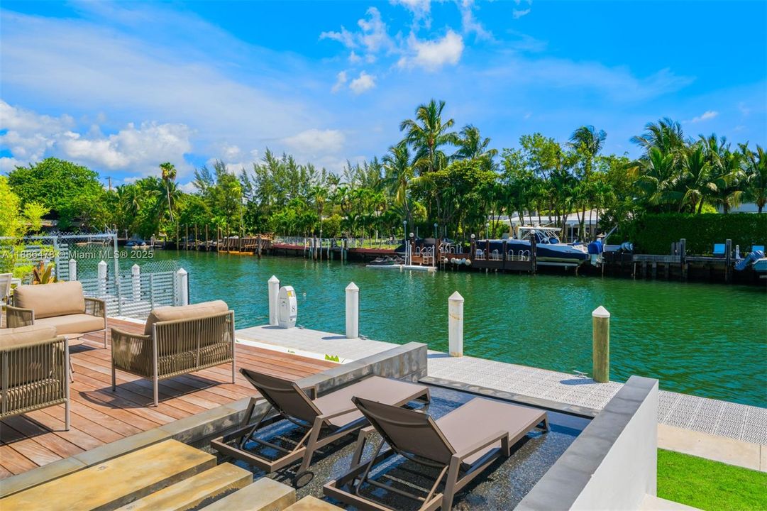 For Sale: $9,995,000 (4 beds, 4 baths, 5154 Square Feet)