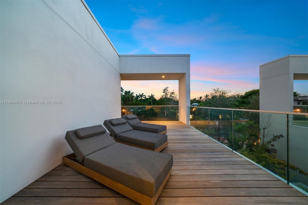 For Sale: $9,995,000 (4 beds, 4 baths, 5154 Square Feet)