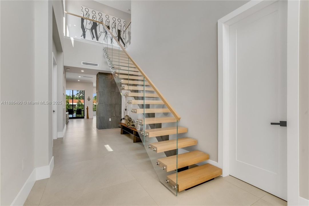 На продажу: $3,600,000 (5 спален, 3 ванн, 3124 Квадратных фут)