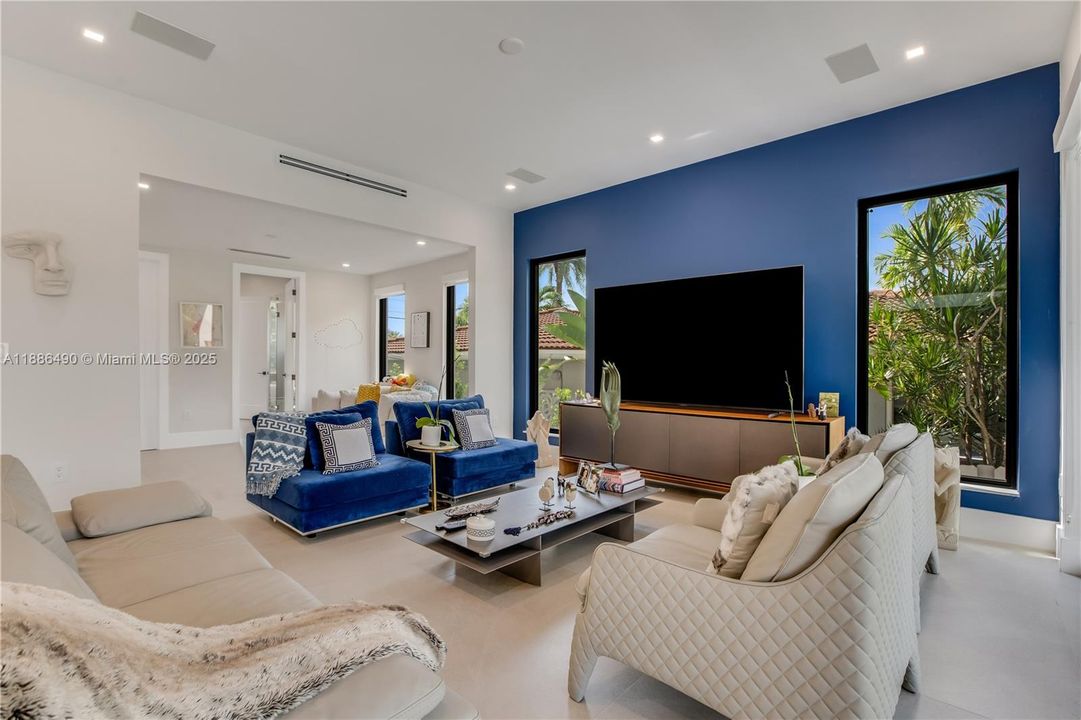 На продажу: $3,600,000 (5 спален, 3 ванн, 3124 Квадратных фут)