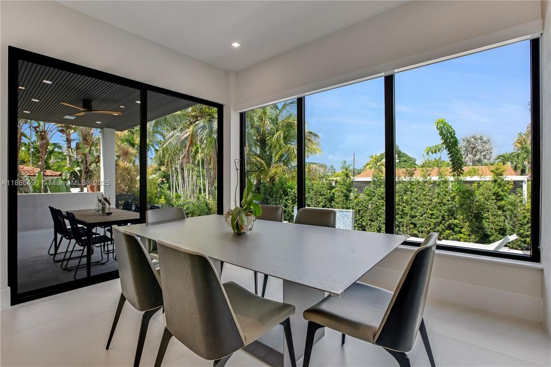 На продажу: $3,600,000 (5 спален, 3 ванн, 3124 Квадратных фут)