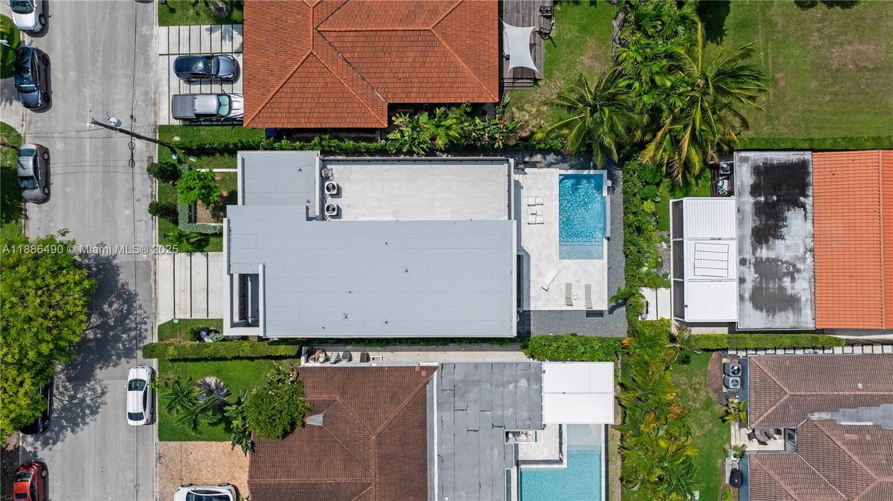 На продажу: $3,600,000 (5 спален, 3 ванн, 3124 Квадратных фут)