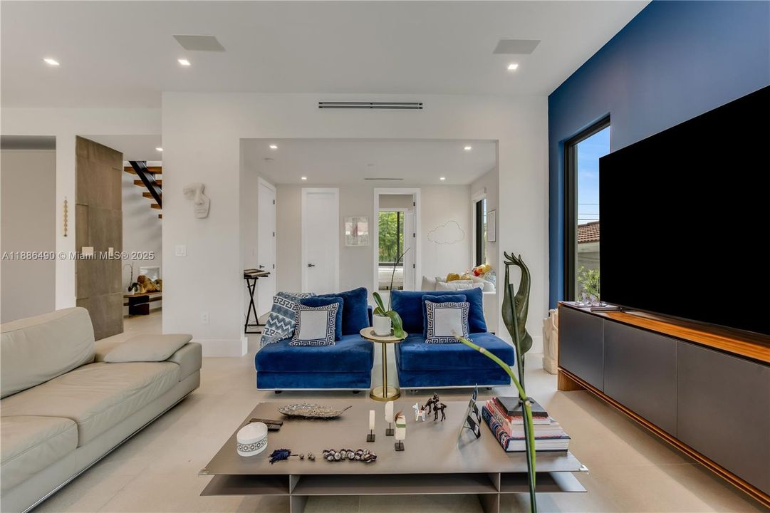 На продажу: $3,600,000 (5 спален, 3 ванн, 3124 Квадратных фут)