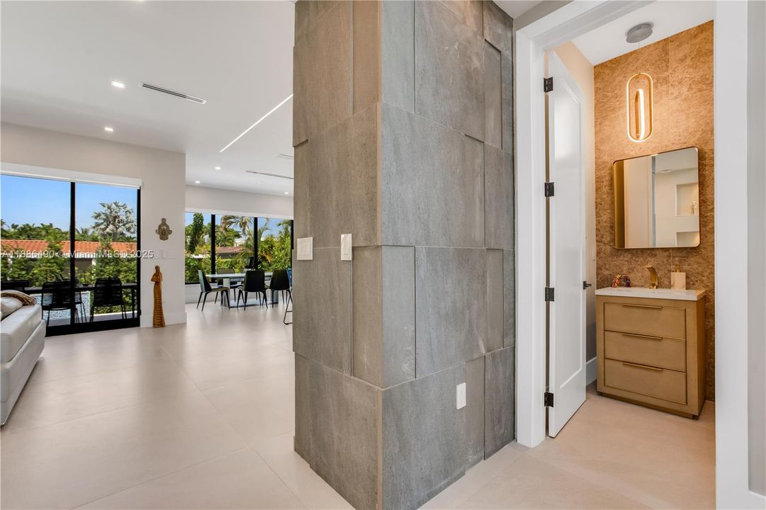 На продажу: $3,600,000 (5 спален, 3 ванн, 3124 Квадратных фут)