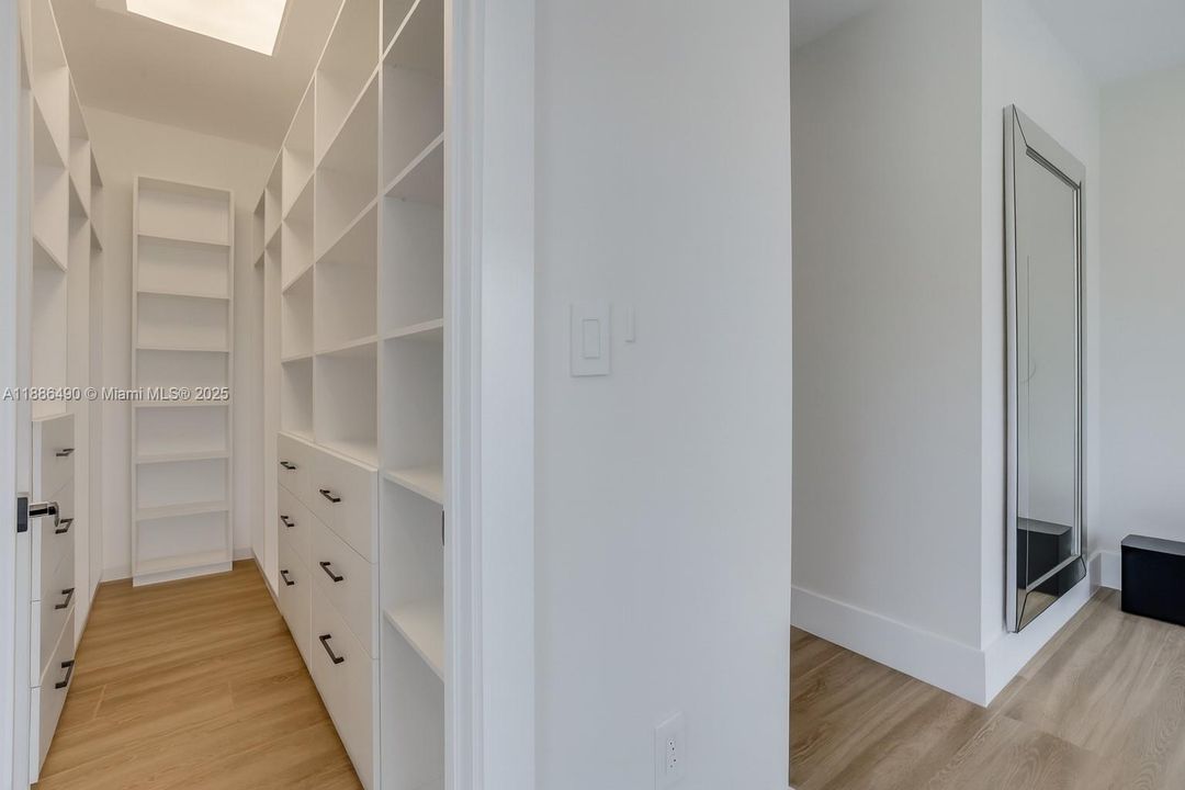 На продажу: $3,600,000 (5 спален, 3 ванн, 3124 Квадратных фут)