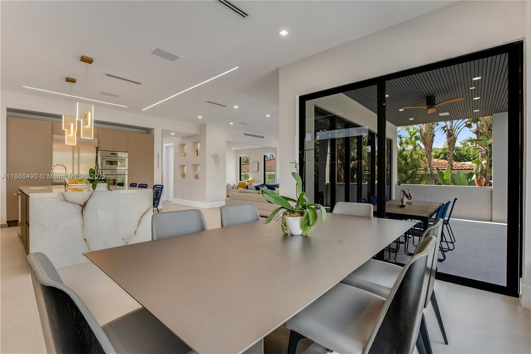 На продажу: $3,600,000 (5 спален, 3 ванн, 3124 Квадратных фут)